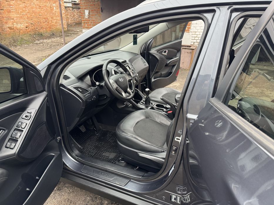 Продам офіційний HYUNDAI IX35 гбо повний привід