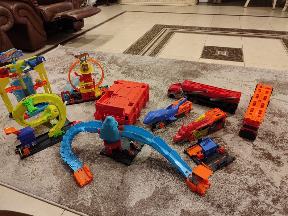 Треки Hot wheels, автомийки Hot wheels, автотягач Hot wheels