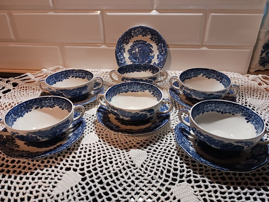Angielskie bulionowki niebieski wzór  Wedgwood