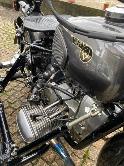 Dnepr mota clássica com sidecar