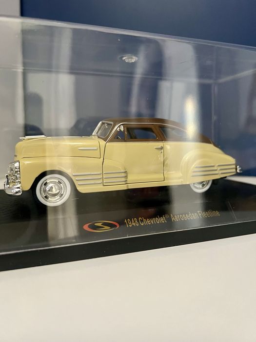 Signature Models 32437 Chevy Aerosedan Fleetline z 1948 1:32