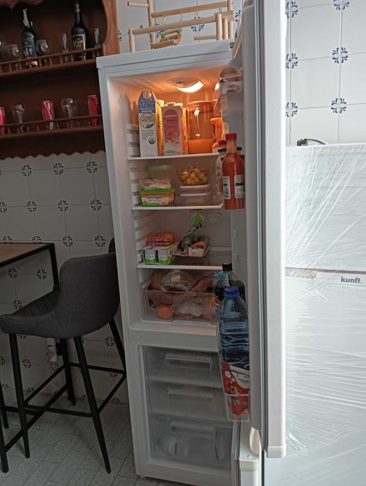 Frigorífico Frigelux combinado Branco a funcionar perfeitamente.