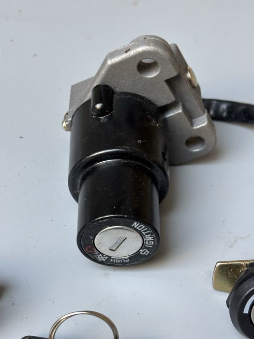 Stacyjka Zamek YAMAHA Dt125 Tdr 2 Klucze Kufer Zamek i