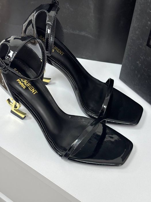 Каблуки Yves Saint Laurent