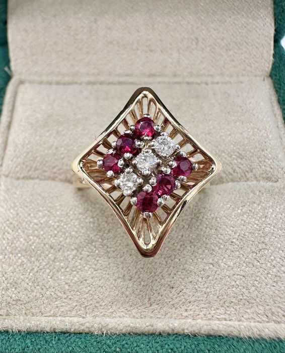 Złoty pierścionek z rubinami 0,45ct i diamentami 0,15ct Si1/G-H