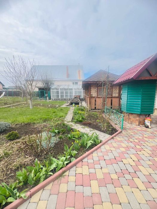Продам двох поверховий будинок у Луці Мелешківській