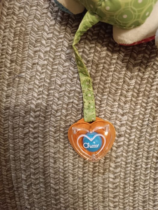 Іграшки-кролики.