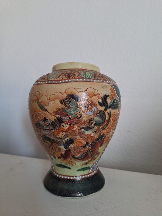 Vaso Satsuma Japão Vintage 18cm Samurais Guerreiros Dourado