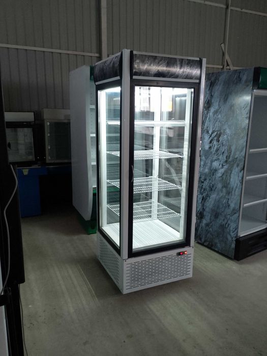 холодильная кондитерская витрина Б. У. " столбик " для десертов в кафэ