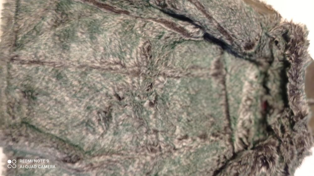 Parka Catimini de menina bordada e forrada a pelo verde tropa