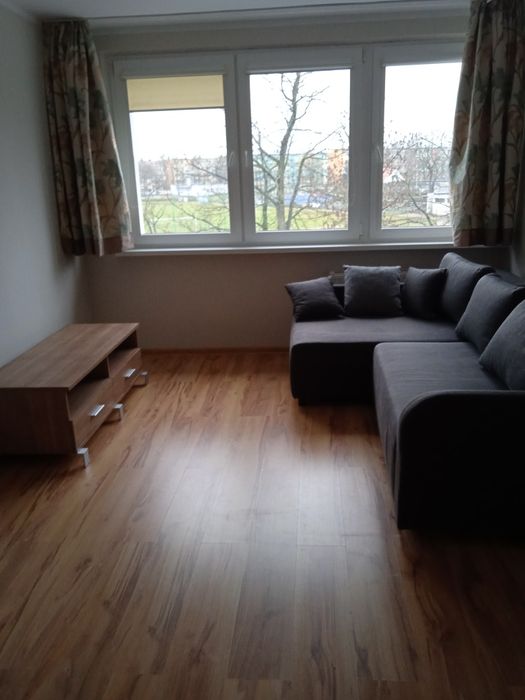 Wynajmę jasną kawalerkę.