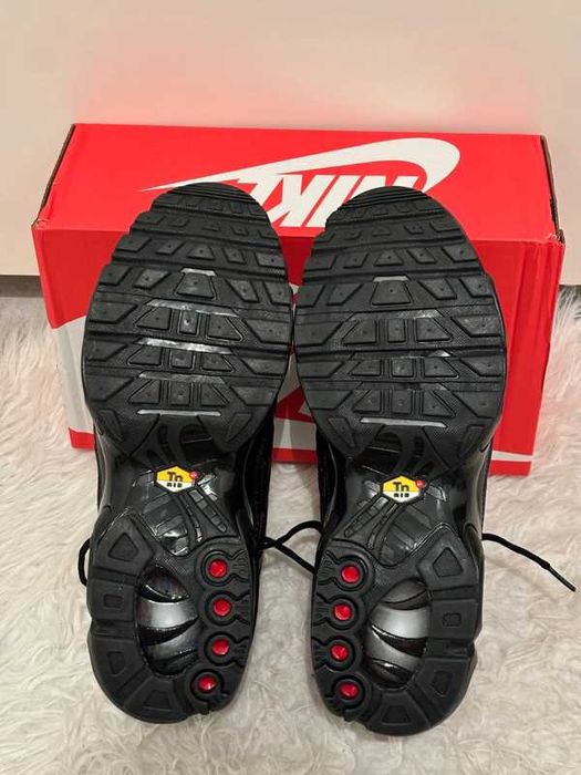 Embrace the Dark Side Nike Air Max Plus TN Black Edition 40