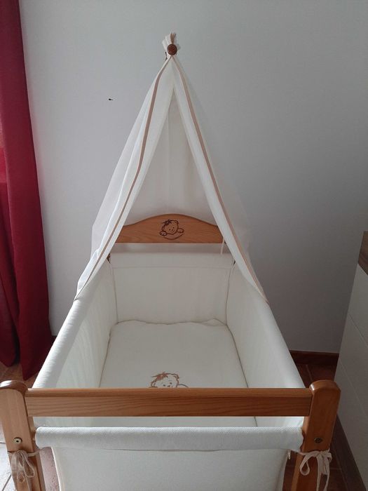 Caminha suspensa para bebé