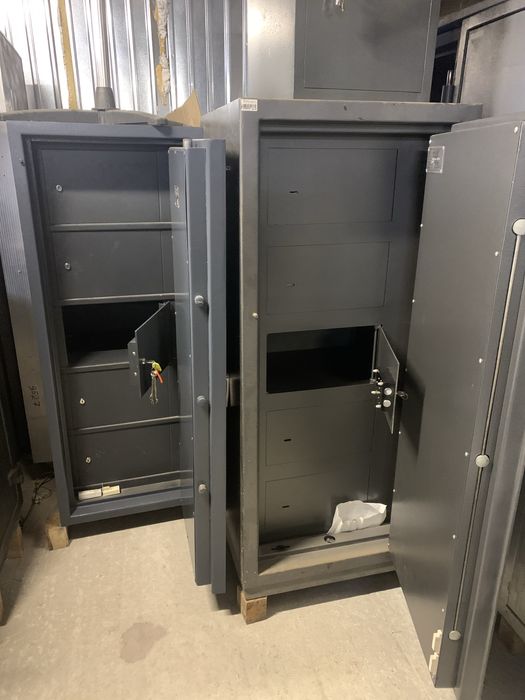 Сейф на 5 ячейок 150 см 2 клас опору для документів