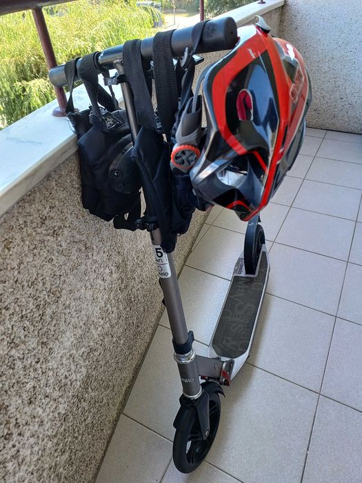 Trotinete Urbana Oxelo Town 5 + Kit Completo de Proteções (Capacete, Guardas e Munhequeiras)