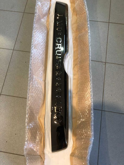 Накладка кришки багажника Black Edition Land Cruiser Prado 150 2017-