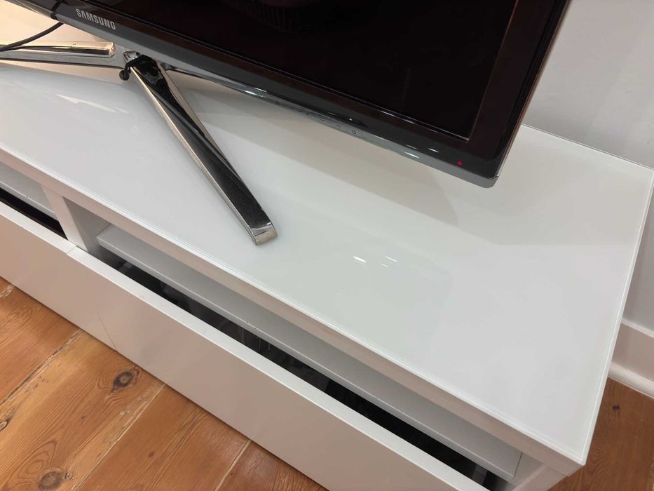 Movel TV com tampo em vidro