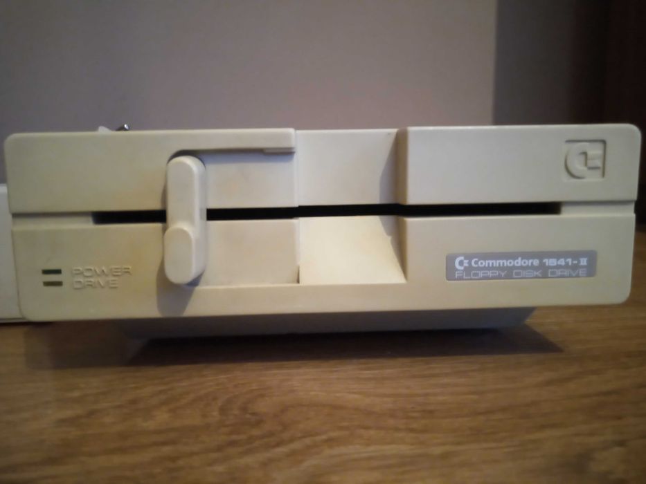 Stacja dyskietek Commodore 1541-II