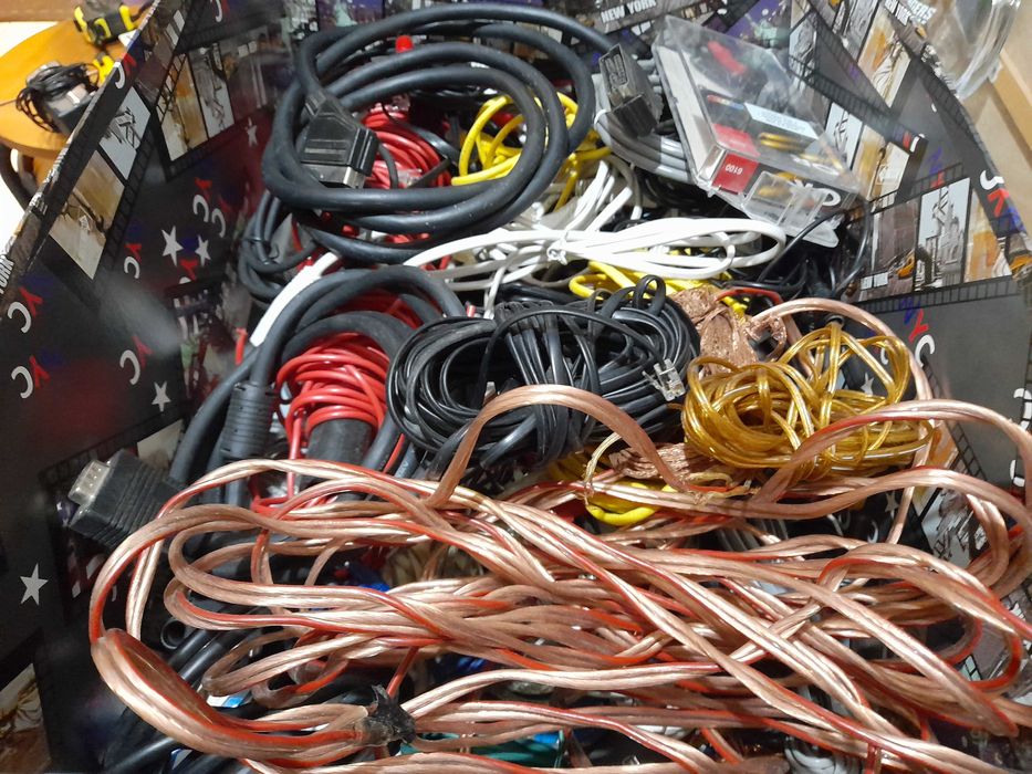 Electrical wires, audio, telephone, PC cables, TV cables, totaling 10063824733964033120