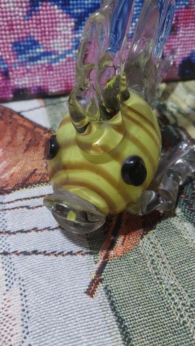 Стеклянная рыба статуэтка
