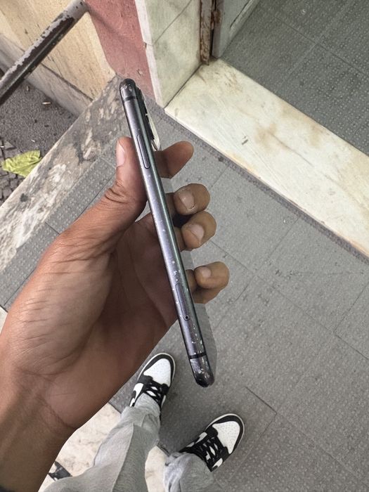 Iphone 11 64GB ..