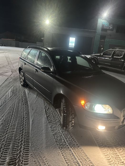 Машина на ходу обслужена тілки сів і поїхав