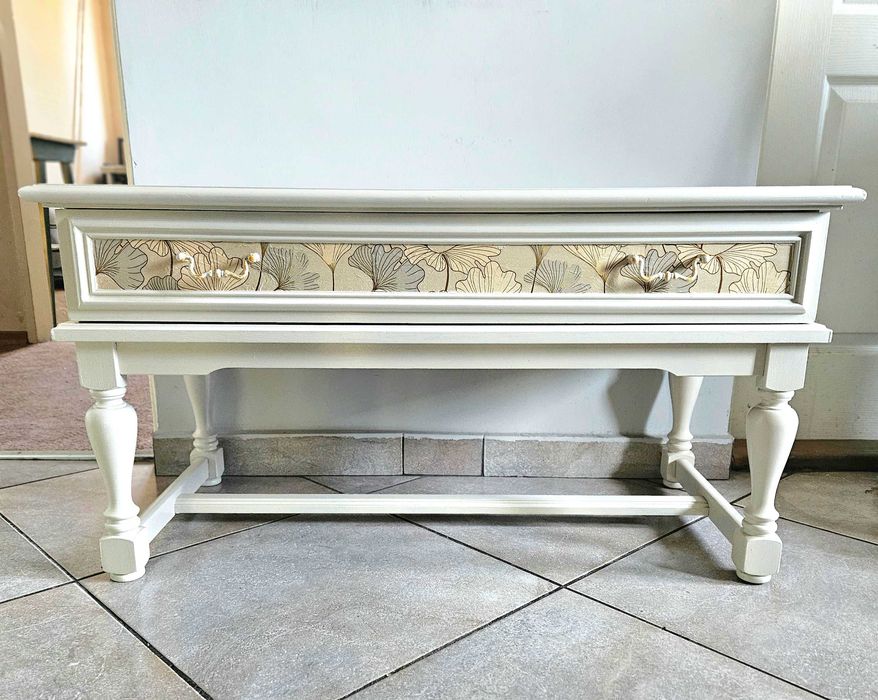 Odnowiona konsolka/ stolik boczny