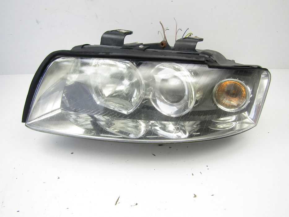 Audi A4 B6 lampa lampy przód przednie xenon prawa lewa komplet