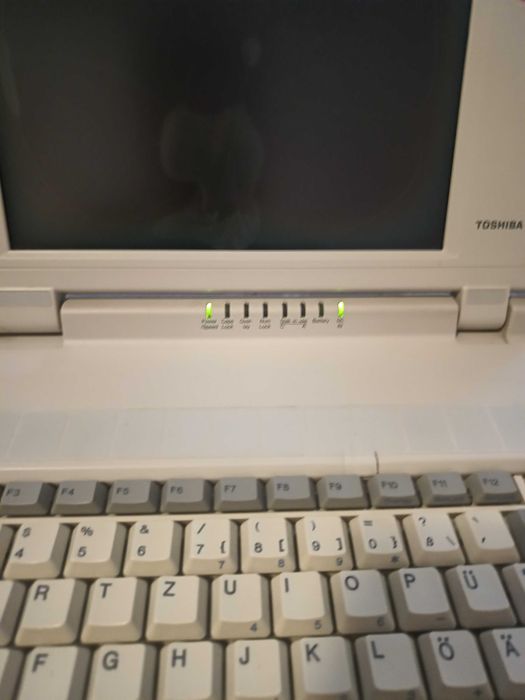 Toshiba T1900S/120 – 486SX – MONO LCD – RETRO – USZKODZONY