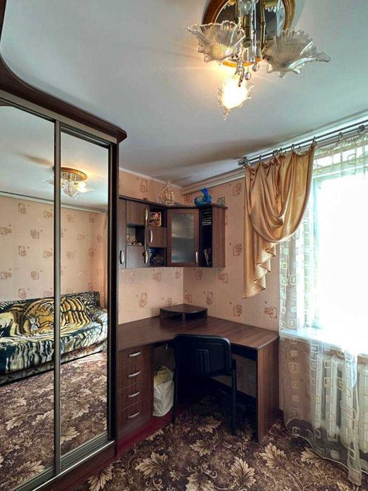 Продам трикімнатну квартиру з автономним опаленням у с. Рівнопілля