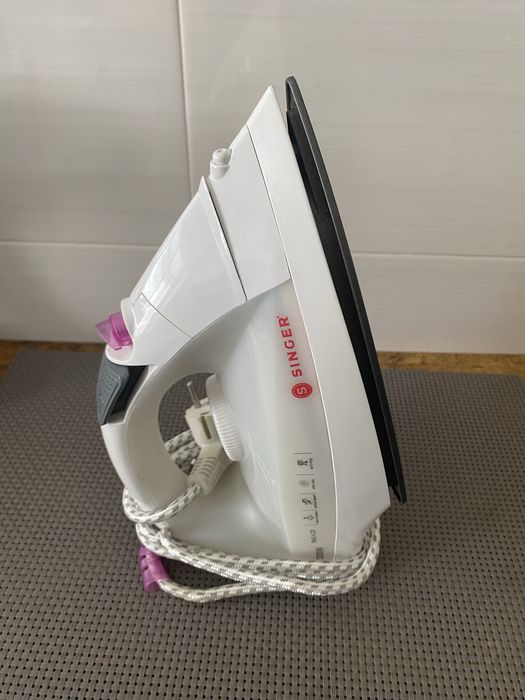Ferro de engomar a vapor Singer SNG 4.22