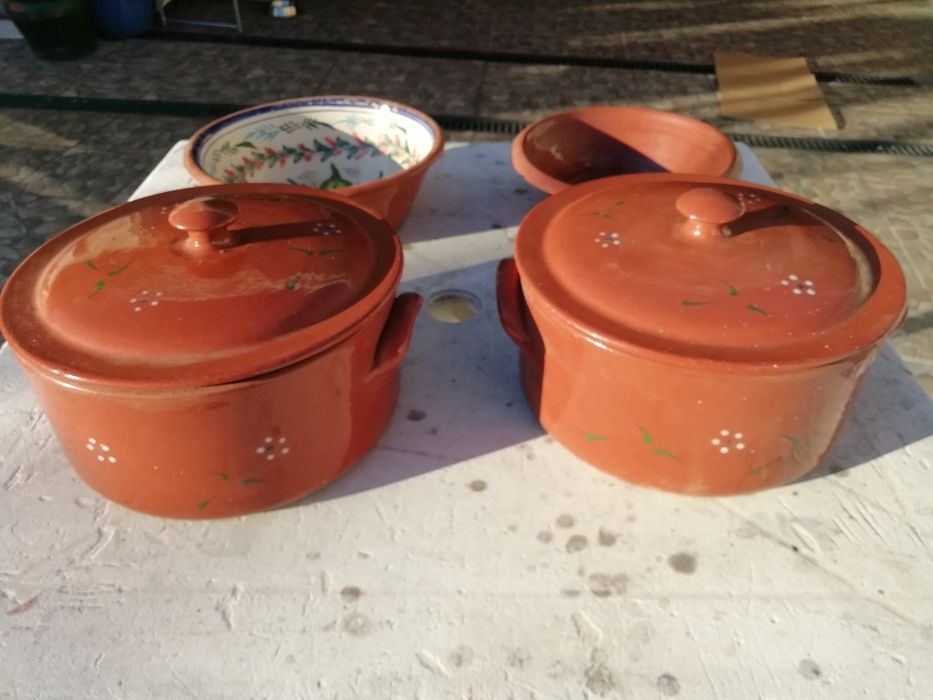 2 Tachos e 2 Tijelas de Loiça Antiga