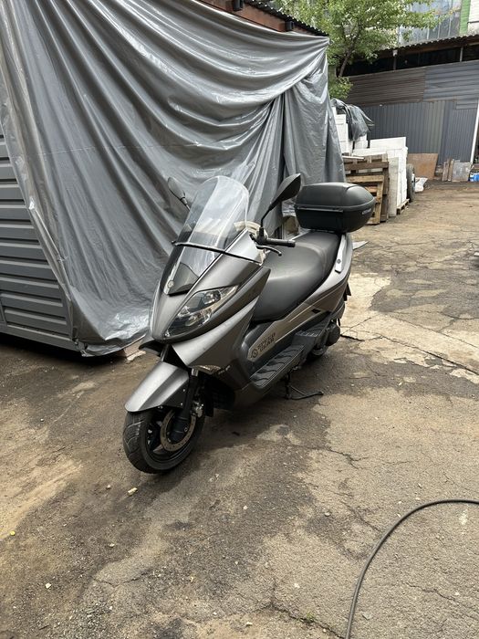 Макси скутер 250