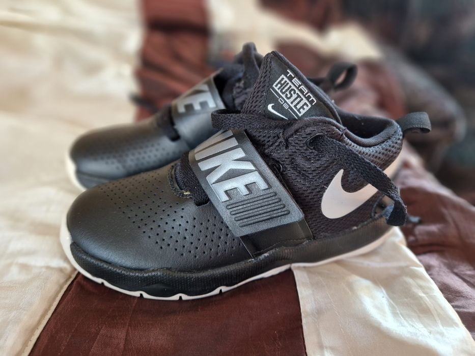 Nike team hustle rozmiar 32