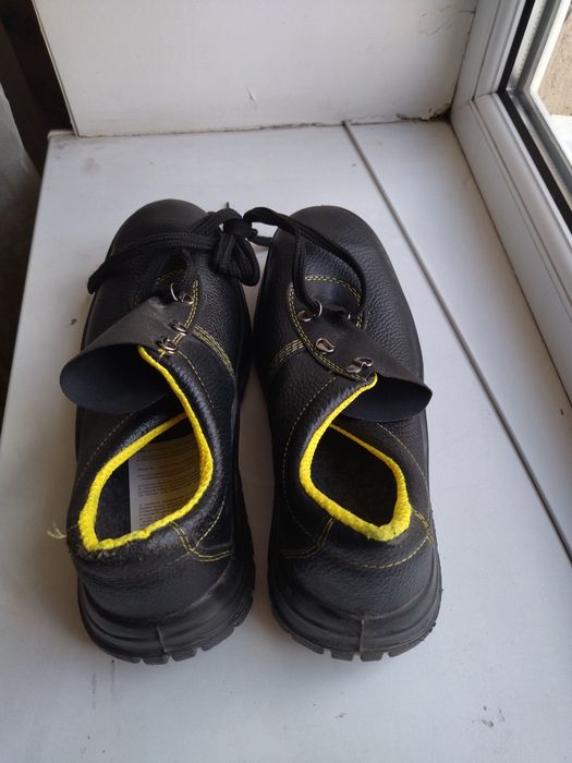 Ботинки рабочие продам