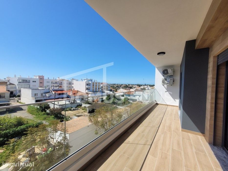 Apartment located on the top floor with a private rooftop