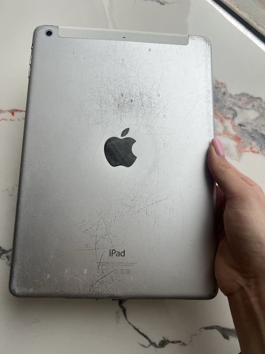 Продам планшет Apple iPad Air 1е поколение (A1475) 32GB, Wi-Fi, 9.7"