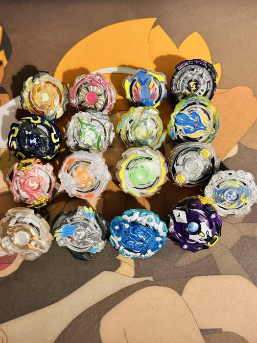 Varios Beyblades Burst oficiais da Hasbro