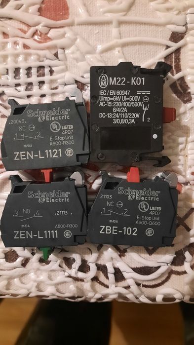 Контактний елемент Schneider.