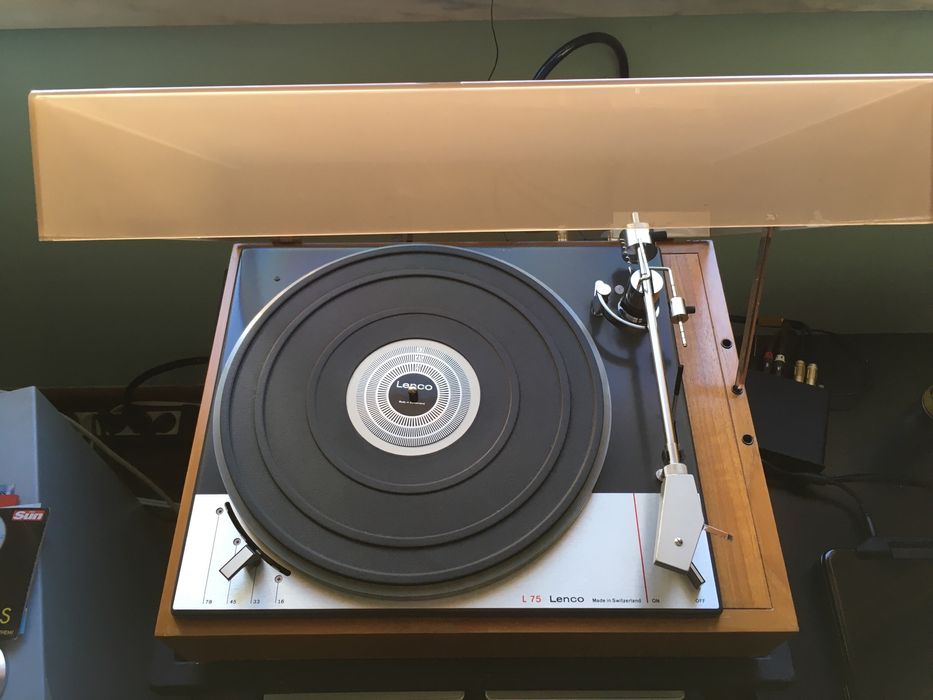 Lenco L75 gira-discos
