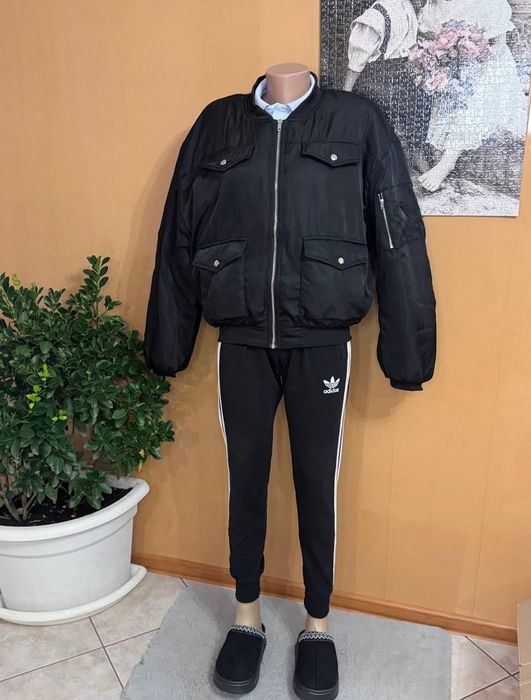 Чорна жіноча куртка PLT