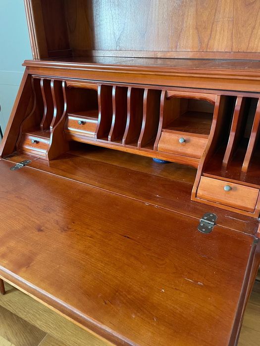 Escrevaninha com estante / secretaria