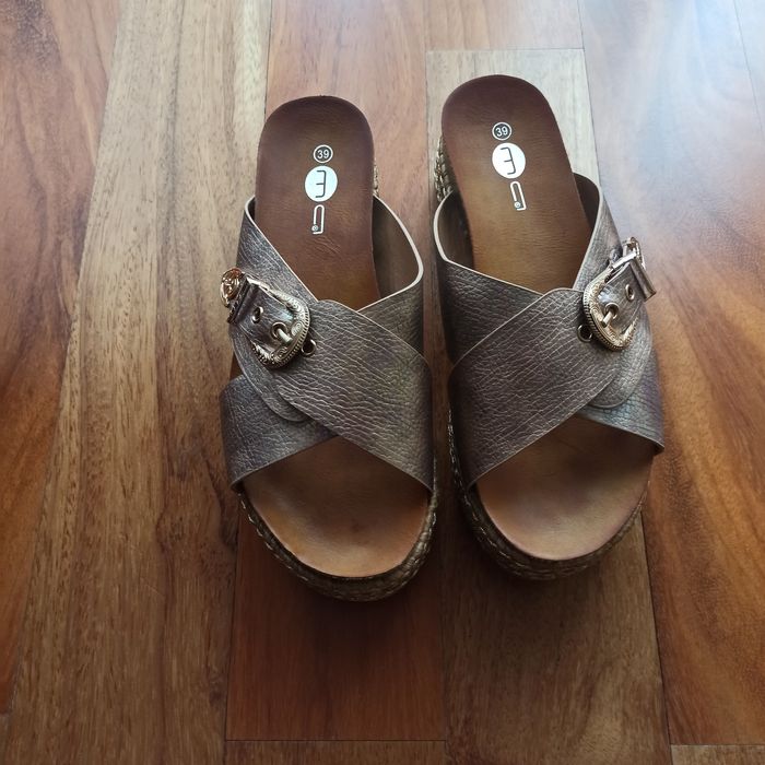 Chinelas novas  muito confortáveis