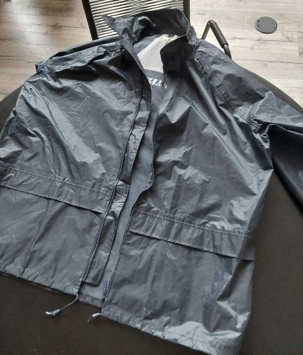 ID 155 - Vendo Fato Impermeável XL casaco e calças