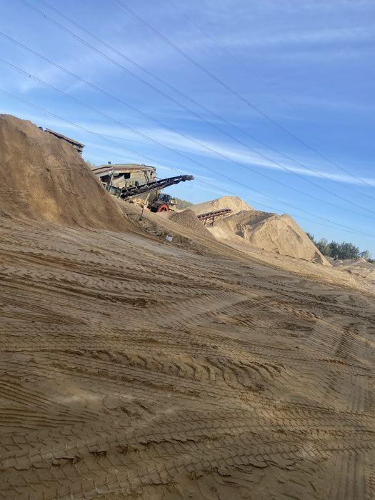 Piach żwir kruszywa czarnoziem usługi koparkami