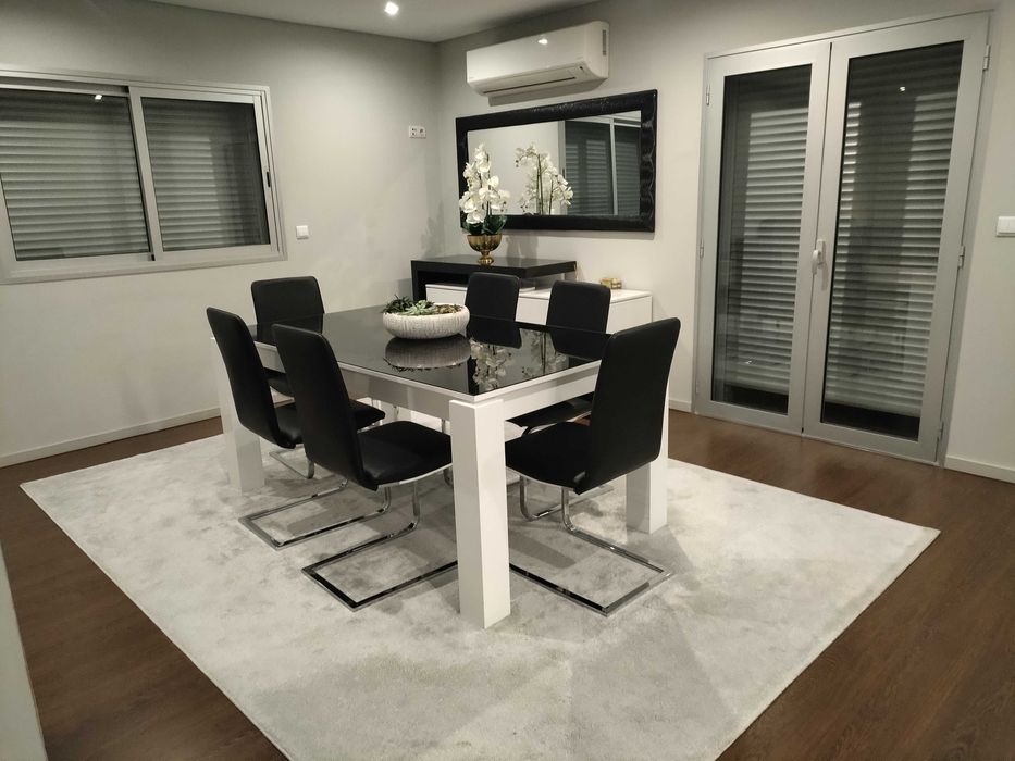 Mesa de jantar moderna extensível Preta e Branca