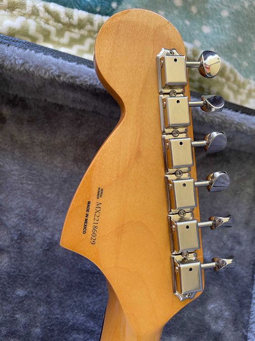 Fender Jag - Stang Fiesta Red Case Gitara Kurt Cobain