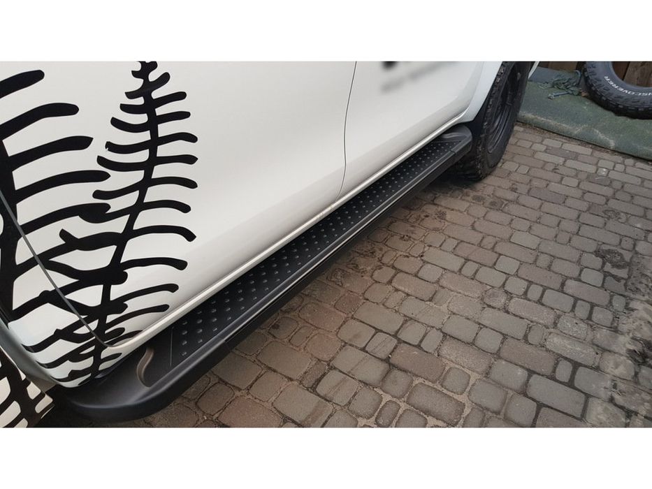 Toyota Hilux 2015- рр. Бокові пороги Allmond Black (2 шт., алюміній)