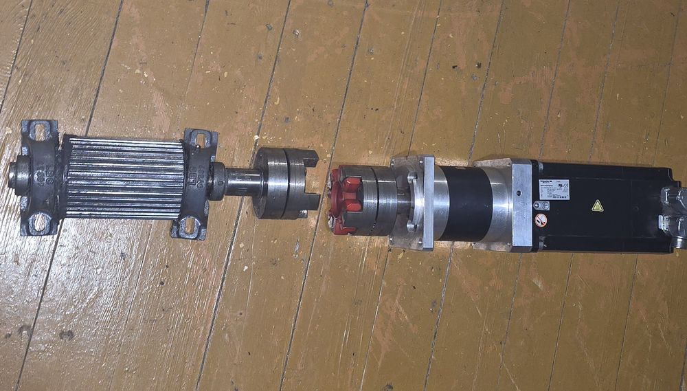 Silnik Synchroniczny Serwo Schneider Electric BMH1403P32F2A