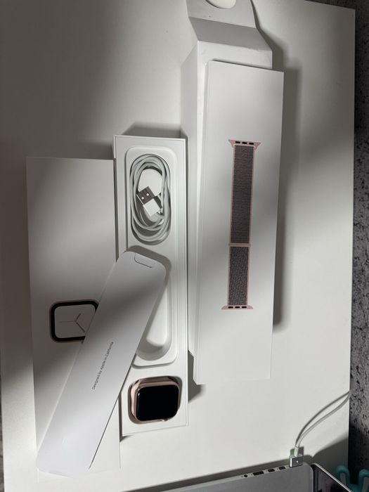 Apple Watch Series 4 44mm Rose Gold